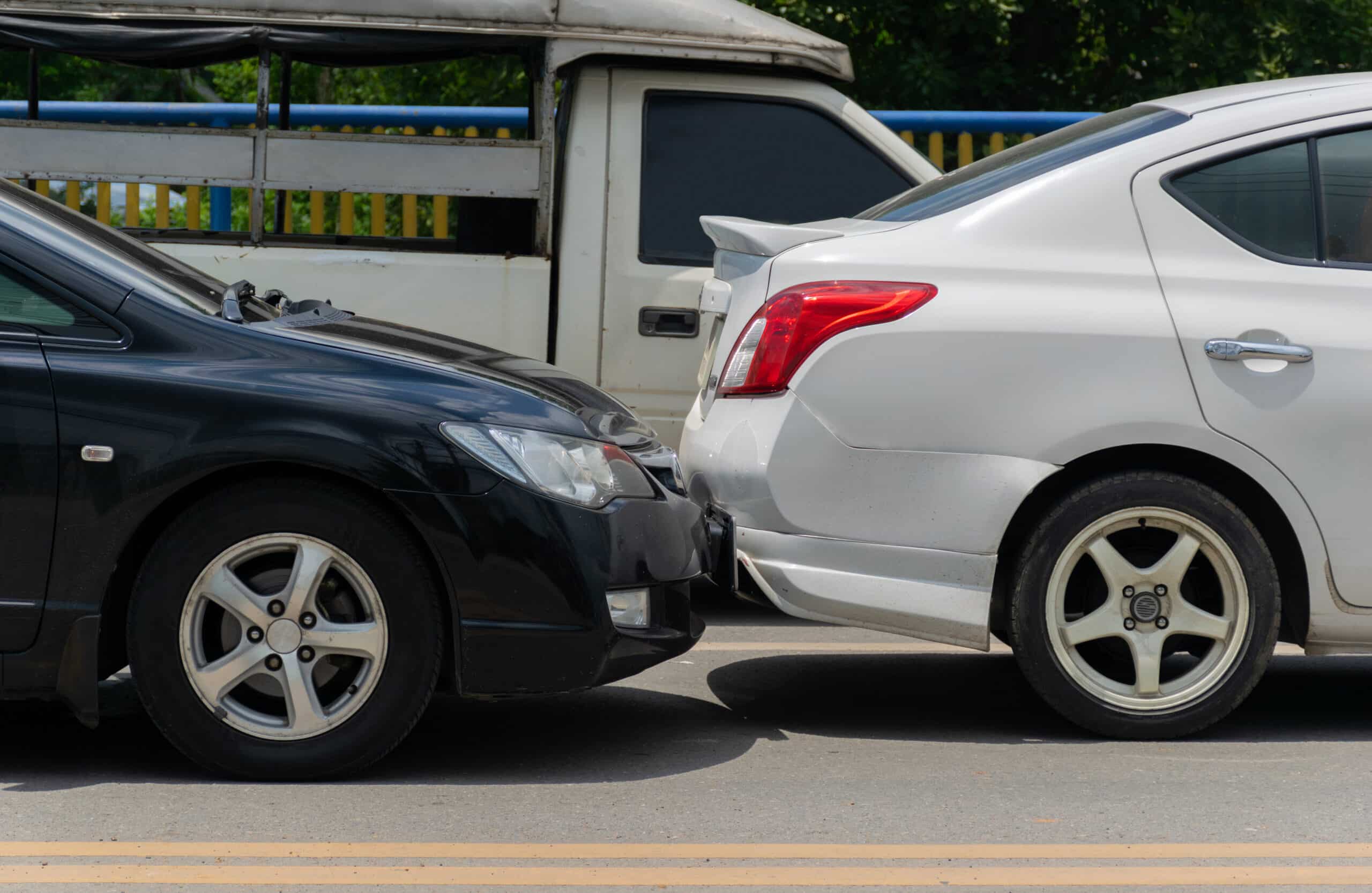 ¿Cuáles son las causas más comunes de los choques por alcance? | Conducción distraída | Abogado especializado en accidentes automovilísticos