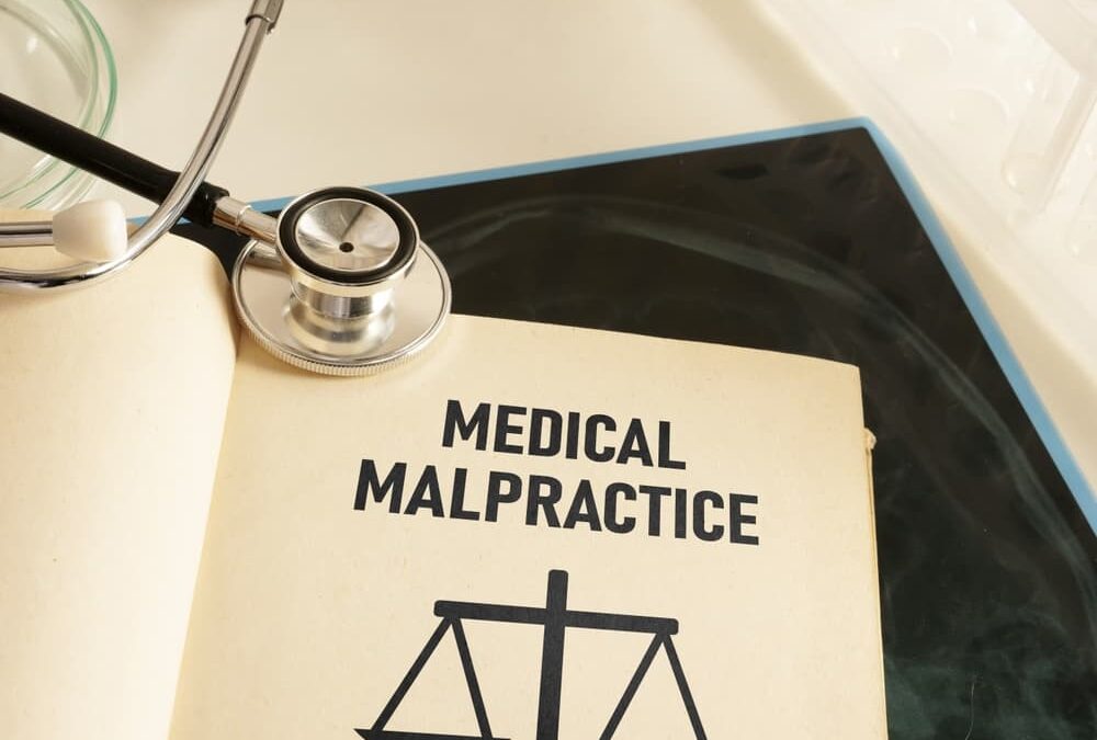 ¿Qué indemnización se puede reclamar en una demanda por negligencia médica?