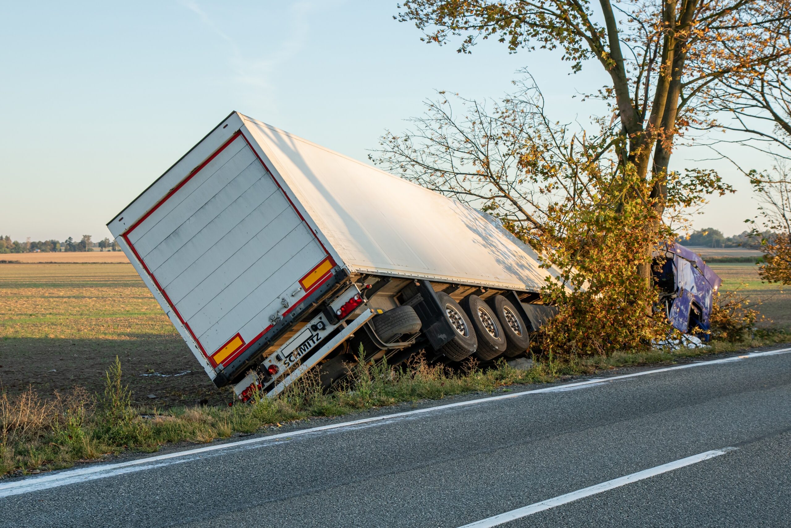 When to Hire a Truck Accident Attorney|Truck Accident Attorney|Dealing with Insurance Claims|Truck Accidents
