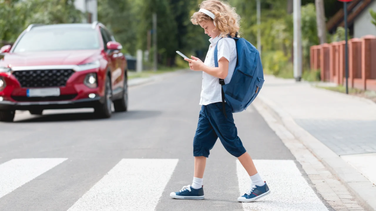 What to Do If You’re Injured by a Delivery Vehicle While Walking