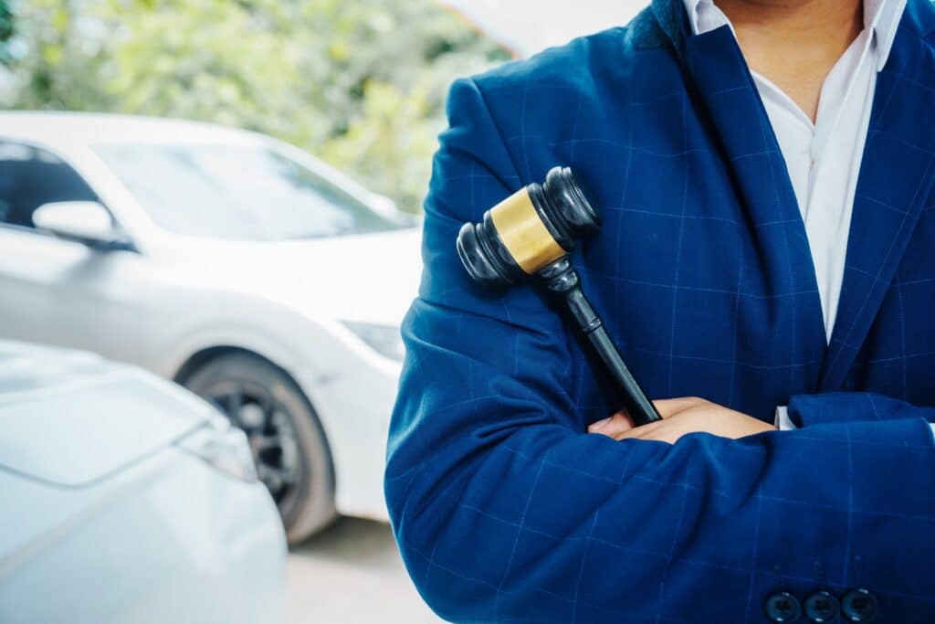 ¿Cómo puede un abogado especializado en lesiones personales ayudarme a obtener la máxima indemnización por mi accidente automovilístico?